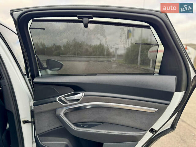 Белый Ауди E-Tron, объемом двигателя 0 л и пробегом 97 тыс. км за 42900 $, фото 23 на Automoto.ua
