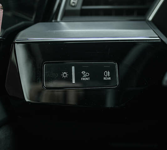 Белый Ауди E-Tron, объемом двигателя 0 л и пробегом 73 тыс. км за 46990 $, фото 31 на Automoto.ua