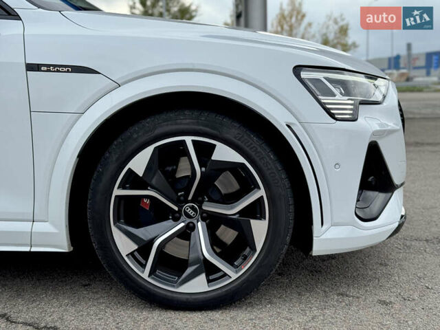 Белый Ауди E-Tron, объемом двигателя 0 л и пробегом 97 тыс. км за 42900 $, фото 17 на Automoto.ua