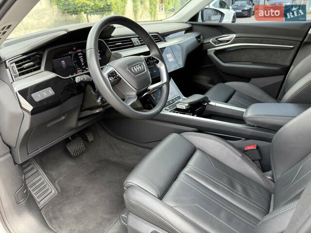 Білий Ауді E-Tron, об'ємом двигуна 0 л та пробігом 35 тис. км за 29999 $, фото 68 на Automoto.ua