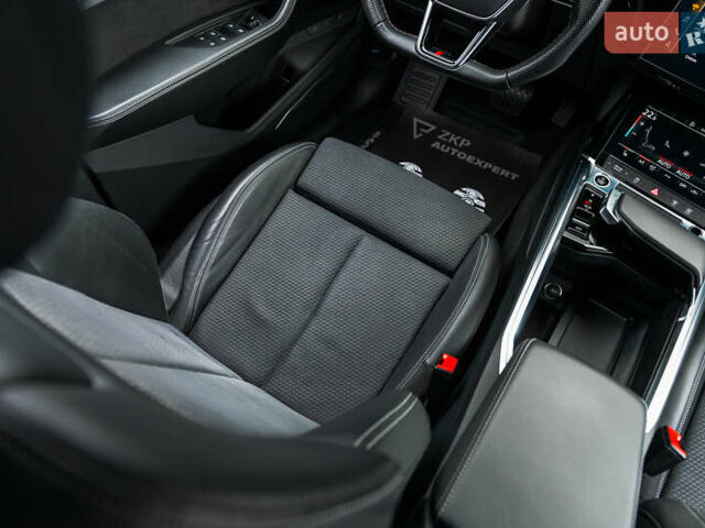 Білий Ауді E-Tron, об'ємом двигуна 0 л та пробігом 57 тис. км за 50555 $, фото 32 на Automoto.ua