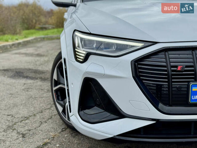 Белый Ауди E-Tron, объемом двигателя 0 л и пробегом 97 тыс. км за 42900 $, фото 5 на Automoto.ua