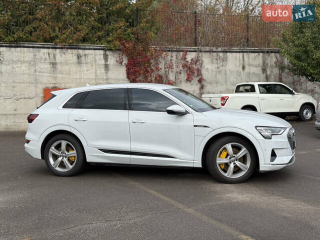 Белый Ауди E-Tron, объемом двигателя 0 л и пробегом 35 тыс. км за 29999 $, фото 3 на Automoto.ua