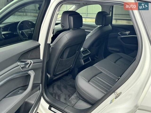 Білий Ауді E-Tron, об'ємом двигуна 0 л та пробігом 36 тис. км за 32500 $, фото 14 на Automoto.ua