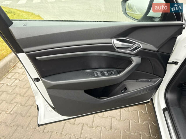 Білий Ауді E-Tron, об'ємом двигуна 0 л та пробігом 69 тис. км за 31500 $, фото 19 на Automoto.ua