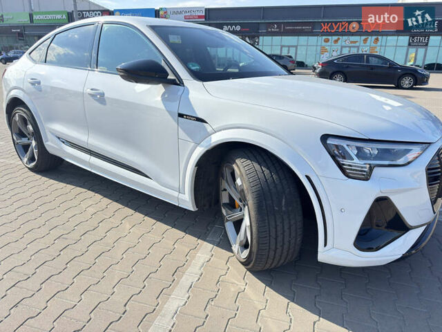 Белый Ауди E-Tron, объемом двигателя 0 л и пробегом 62 тыс. км за 48100 $, фото 16 на Automoto.ua