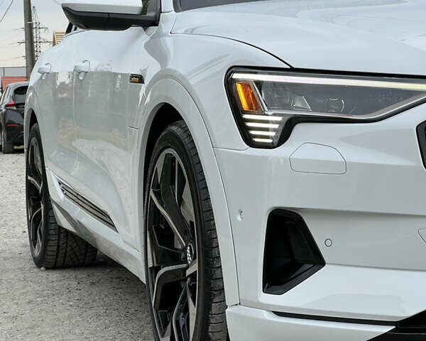 Білий Ауді E-Tron, об'ємом двигуна 0 л та пробігом 38 тис. км за 46000 $, фото 5 на Automoto.ua