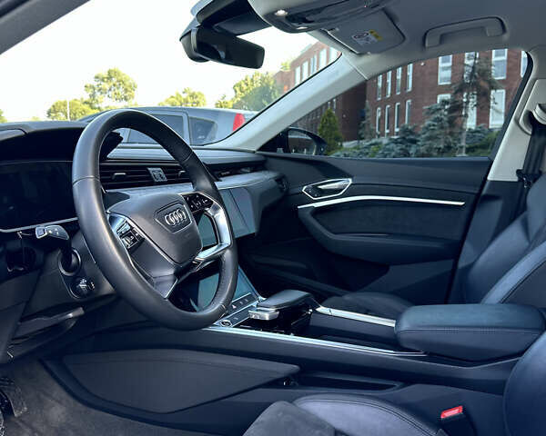 Белый Ауди E-Tron, объемом двигателя 0 л и пробегом 50 тыс. км за 38000 $, фото 11 на Automoto.ua