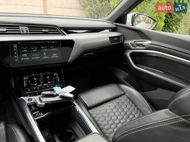 Белый Ауди E-Tron, объемом двигателя 0 л и пробегом 140 тыс. км за 31449 $, фото 124 на Automoto.ua