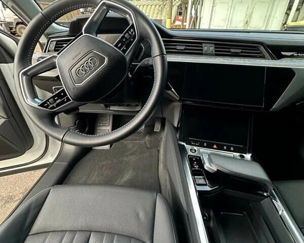 Білий Ауді E-Tron, об'ємом двигуна 0 л та пробігом 33 тис. км за 29000 $, фото 9 на Automoto.ua