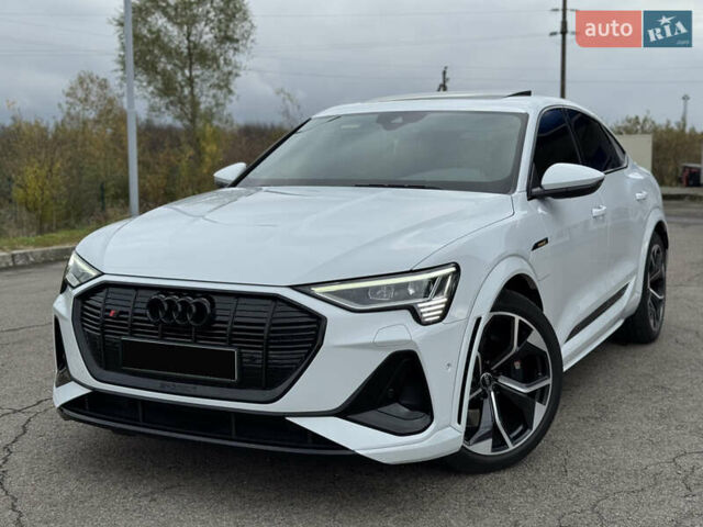 Белый Ауди E-Tron, объемом двигателя 0 л и пробегом 97 тыс. км за 42900 $, фото 14 на Automoto.ua