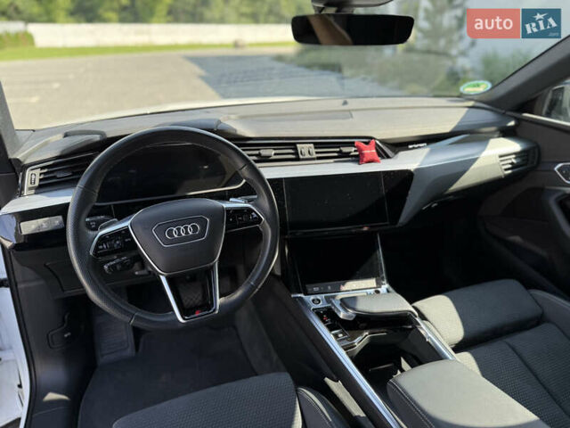 Белый Ауди E-Tron, объемом двигателя 0 л и пробегом 99 тыс. км за 34800 $, фото 11 на Automoto.ua