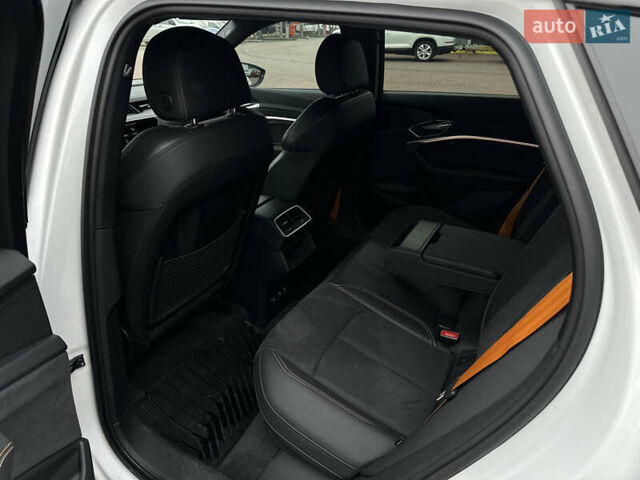 Белый Ауди E-Tron, объемом двигателя 0 л и пробегом 59 тыс. км за 42200 $, фото 12 на Automoto.ua