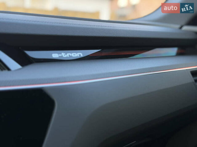 Белый Ауди E-Tron, объемом двигателя 0 л и пробегом 55 тыс. км за 43000 $, фото 16 на Automoto.ua