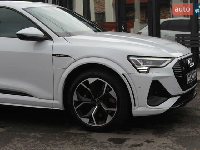 Білий Ауді E-Tron, об'ємом двигуна 0 л та пробігом 11 тис. км за 49700 $, фото 4 на Automoto.ua