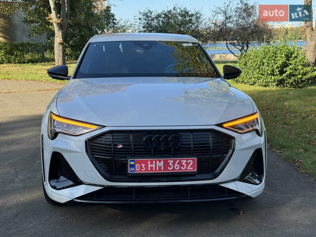 Белый Ауди E-Tron, объемом двигателя 0 л и пробегом 1 тыс. км за 67000 $, фото 1 на Automoto.ua