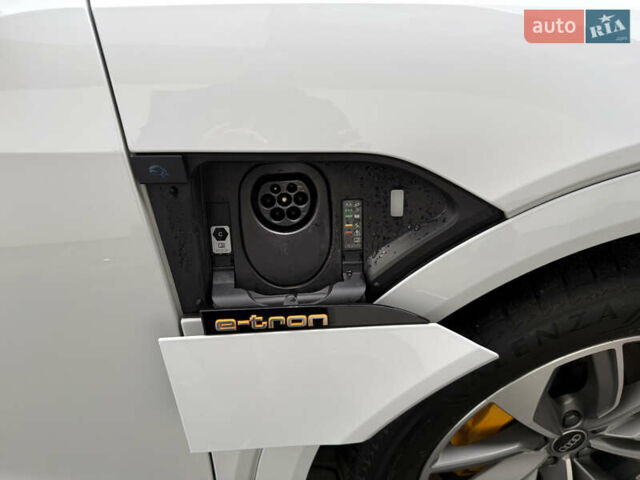 Белый Ауди E-Tron, объемом двигателя 0 л и пробегом 60 тыс. км за 34700 $, фото 16 на Automoto.ua