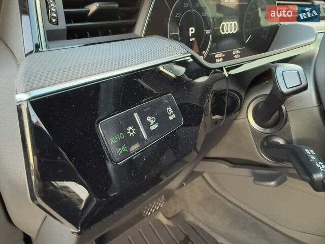 Белый Ауди E-Tron, объемом двигателя 0 л и пробегом 55 тыс. км за 43000 $, фото 58 на Automoto.ua
