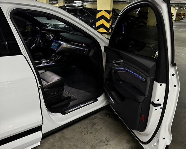 Білий Ауді E-Tron, об'ємом двигуна 0 л та пробігом 36 тис. км за 52000 $, фото 12 на Automoto.ua