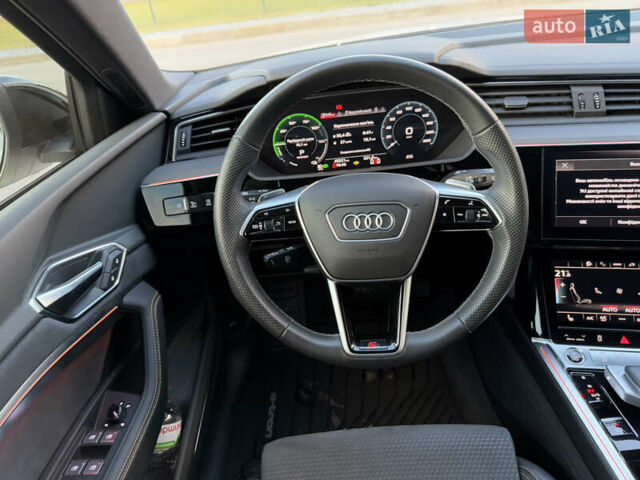 Белый Ауди E-Tron, объемом двигателя 0 л и пробегом 55 тыс. км за 43000 $, фото 4 на Automoto.ua