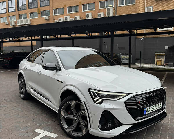 Белый Ауди E-Tron, объемом двигателя 0 л и пробегом 42 тыс. км за 50600 $, фото 8 на Automoto.ua
