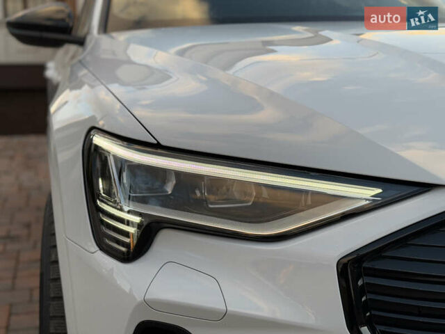 Белый Ауди E-Tron, объемом двигателя 0 л и пробегом 55 тыс. км за 43000 $, фото 54 на Automoto.ua