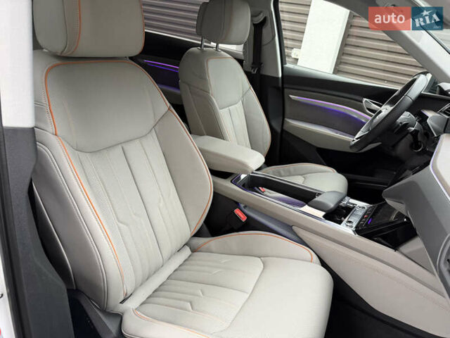 Белый Ауди E-Tron, объемом двигателя 0 л и пробегом 60 тыс. км за 34700 $, фото 52 на Automoto.ua