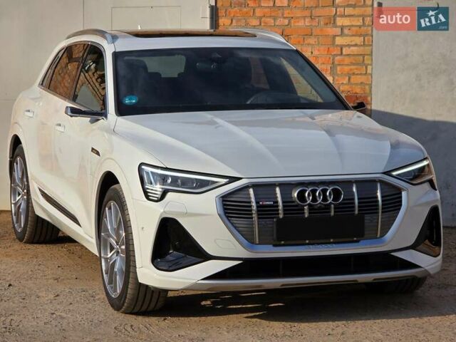 Белый Ауди E-Tron, объемом двигателя 0 л и пробегом 26 тыс. км за 48778 $, фото 97 на Automoto.ua