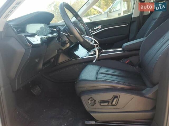 Білий Ауді E-Tron, об'ємом двигуна 0 л та пробігом 51 тис. км за 19100 $, фото 6 на Automoto.ua