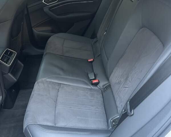 Белый Ауди E-Tron, объемом двигателя 0 л и пробегом 150 тыс. км за 33500 $, фото 23 на Automoto.ua