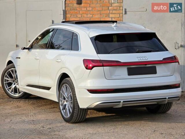 Белый Ауди E-Tron, объемом двигателя 0 л и пробегом 26 тыс. км за 48778 $, фото 3 на Automoto.ua