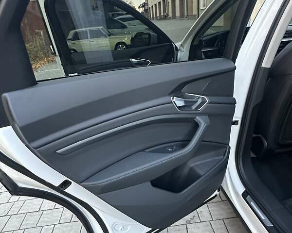 Белый Ауди E-Tron, объемом двигателя 0 л и пробегом 150 тыс. км за 33500 $, фото 22 на Automoto.ua