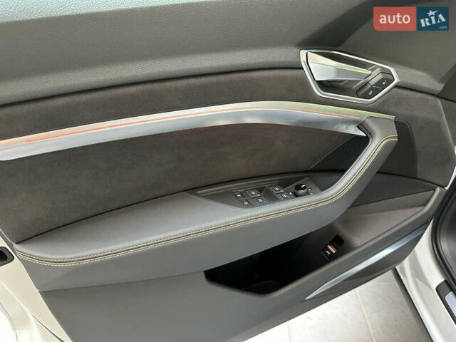 Белый Ауди E-Tron, объемом двигателя 0 л и пробегом 41 тыс. км за 47000 $, фото 8 на Automoto.ua