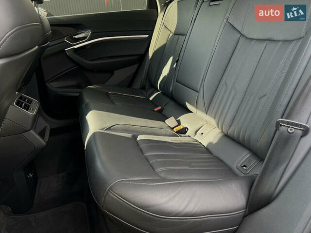 Белый Ауди E-Tron, объемом двигателя 0 л и пробегом 41 тыс. км за 42727 $, фото 34 на Automoto.ua