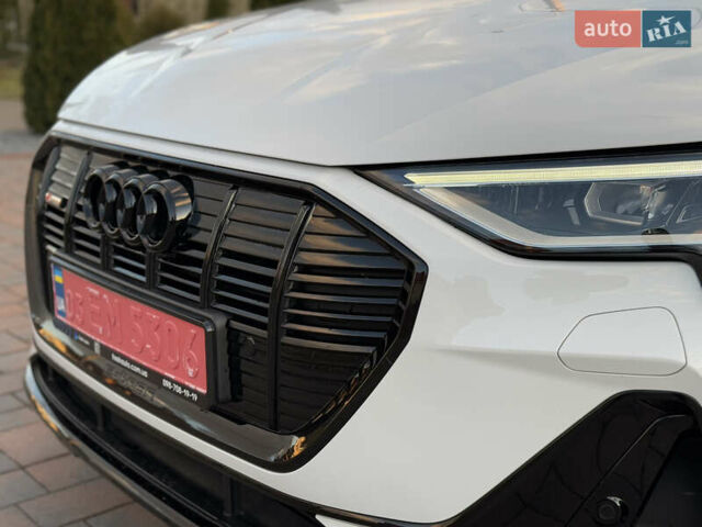 Белый Ауди E-Tron, объемом двигателя 0 л и пробегом 55 тыс. км за 43000 $, фото 62 на Automoto.ua