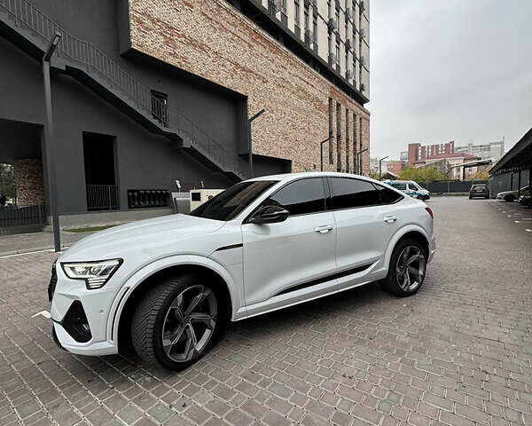 Белый Ауди E-Tron, объемом двигателя 0 л и пробегом 42 тыс. км за 50600 $, фото 1 на Automoto.ua