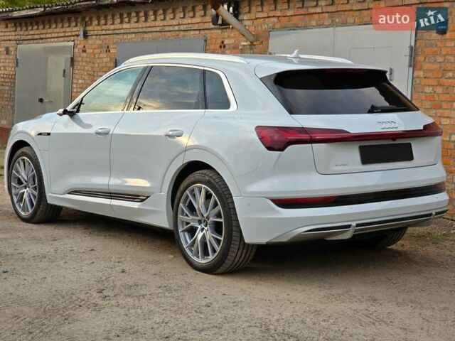 Белый Ауди E-Tron, объемом двигателя 0 л и пробегом 26 тыс. км за 48778 $, фото 93 на Automoto.ua