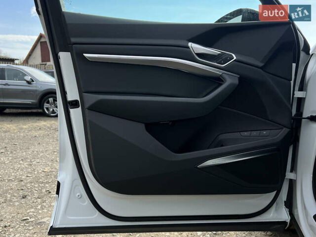 Белый Ауди E-Tron, объемом двигателя 0 л и пробегом 41 тыс. км за 42727 $, фото 33 на Automoto.ua