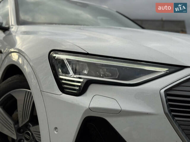 Белый Ауди E-Tron, объемом двигателя 0 л и пробегом 20 тыс. км за 51500 $, фото 6 на Automoto.ua