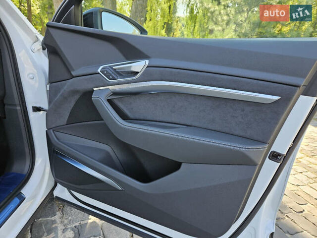 Белый Ауди E-Tron, объемом двигателя 0 л и пробегом 1 тыс. км за 64999 $, фото 24 на Automoto.ua