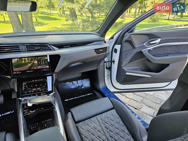 Белый Ауди E-Tron, объемом двигателя 0 л и пробегом 1 тыс. км за 64999 $, фото 12 на Automoto.ua