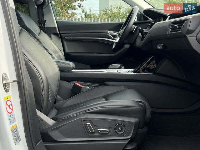 Белый Ауди E-Tron, объемом двигателя 0 л и пробегом 41 тыс. км за 42727 $, фото 46 на Automoto.ua