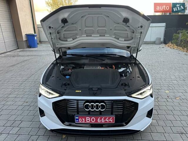 Белый Ауди E-Tron, объемом двигателя 0 л и пробегом 150 тыс. км за 33500 $, фото 38 на Automoto.ua