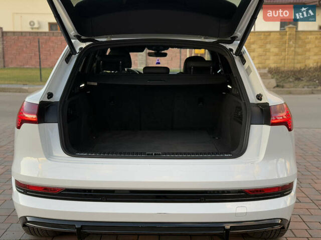 Белый Ауди E-Tron, объемом двигателя 0 л и пробегом 55 тыс. км за 43000 $, фото 36 на Automoto.ua