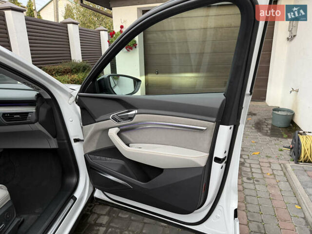 Белый Ауди E-Tron, объемом двигателя 0 л и пробегом 60 тыс. км за 34700 $, фото 49 на Automoto.ua
