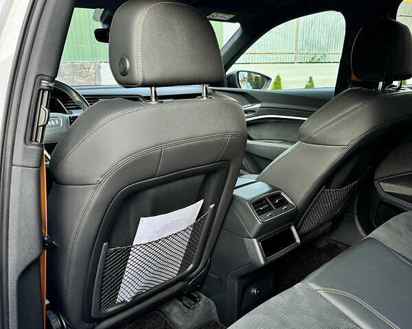 Белый Ауди E-Tron, объемом двигателя 0 л и пробегом 99 тыс. км за 43000 $, фото 9 на Automoto.ua
