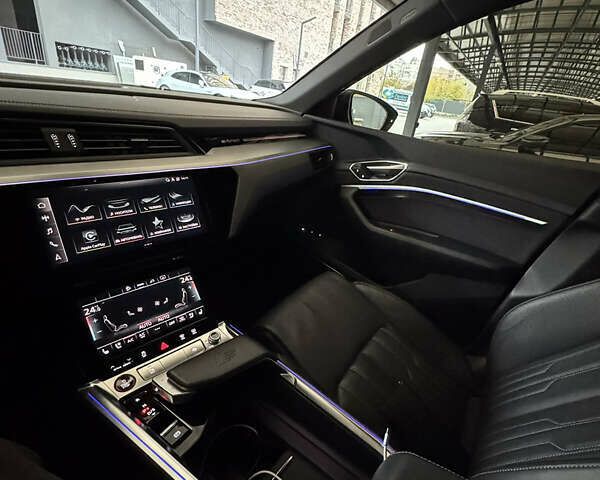 Белый Ауди E-Tron, объемом двигателя 0 л и пробегом 42 тыс. км за 50600 $, фото 17 на Automoto.ua
