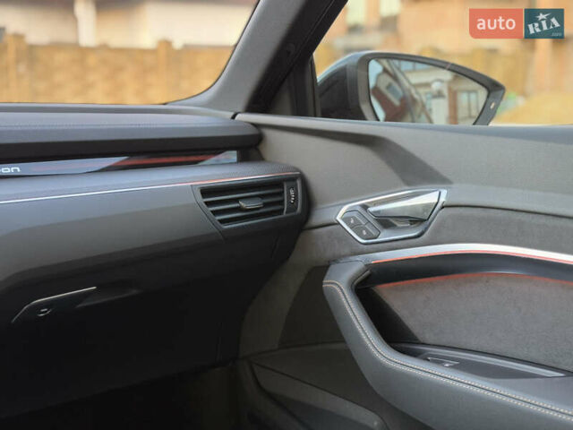 Белый Ауди E-Tron, объемом двигателя 0 л и пробегом 55 тыс. км за 43000 $, фото 17 на Automoto.ua