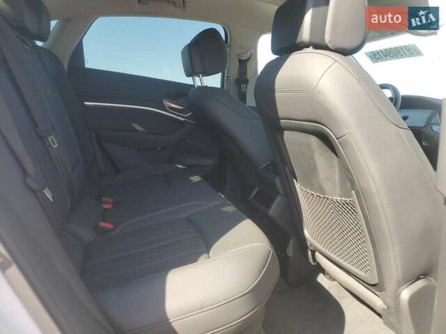 Білий Ауді E-Tron, об'ємом двигуна 0 л та пробігом 51 тис. км за 19100 $, фото 10 на Automoto.ua