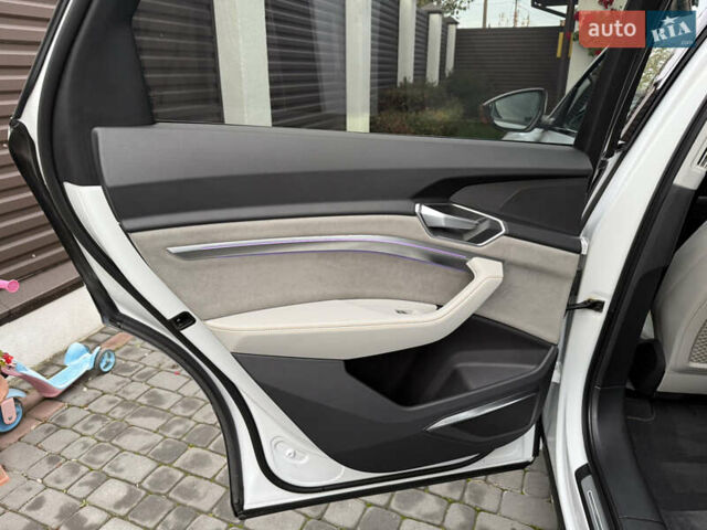 Белый Ауди E-Tron, объемом двигателя 0 л и пробегом 60 тыс. км за 34700 $, фото 37 на Automoto.ua